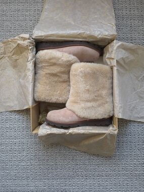 UGG Women's Maylin Shearling Boots in Pink Suede